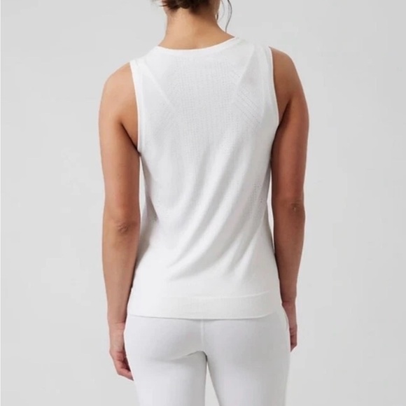 NWOT WOMEN’S ATHLETA IN MOTION TANK IN WHITE SIZE M - Picture 3 of 7